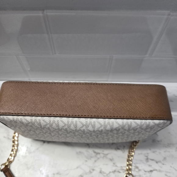 Michael Kors Jet Set Beige and Tan Crossbody Bag - Picture 6 of 9